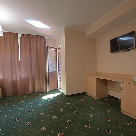 Готель Advenus